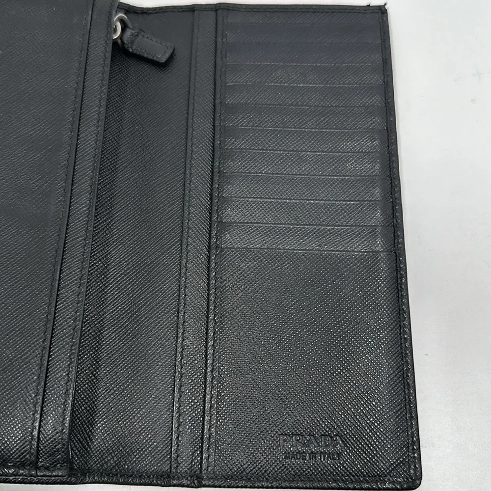 Authenticated PRADA Unisex Saffiano Leather Bi-Fold Bi-color Wallet- Black/White